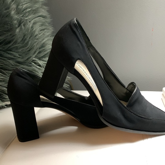 Expression Cut Out Mid Block heel Pumps - Picture 6 of 13